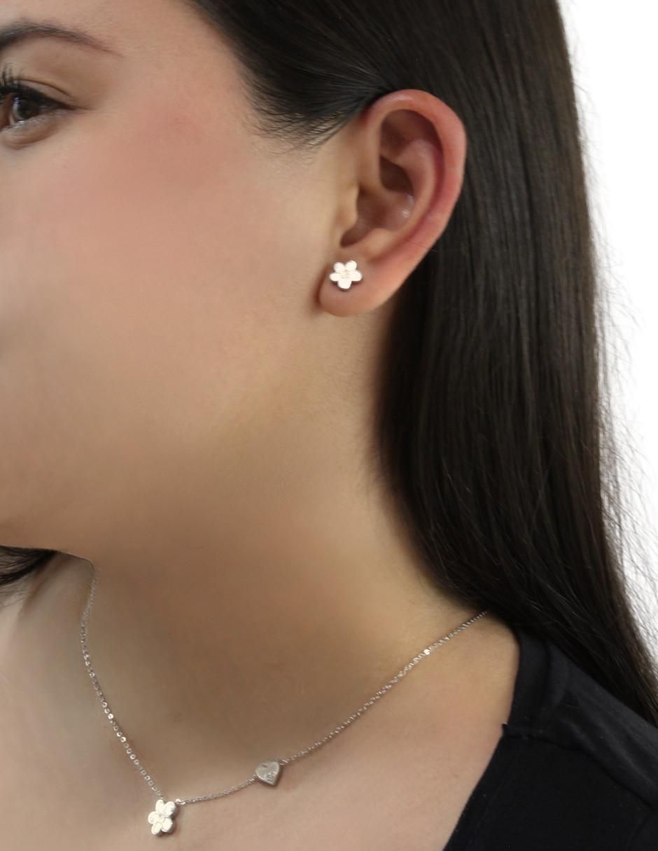 Aretes y collar de flor 4