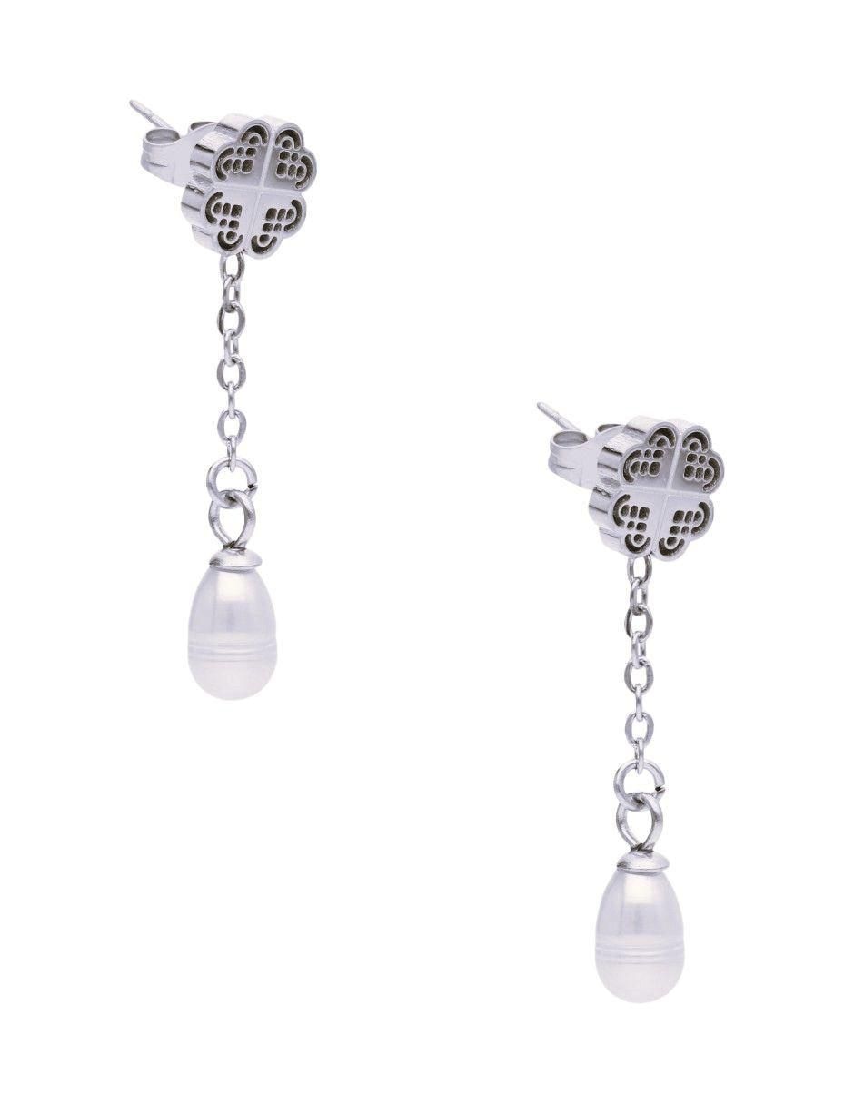 Aretes largos de trébol con acabado brillante 2