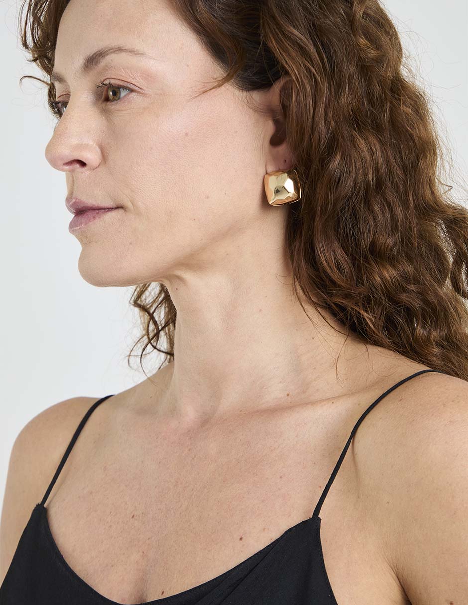 Aretes cuadrados con acabado pulido 4