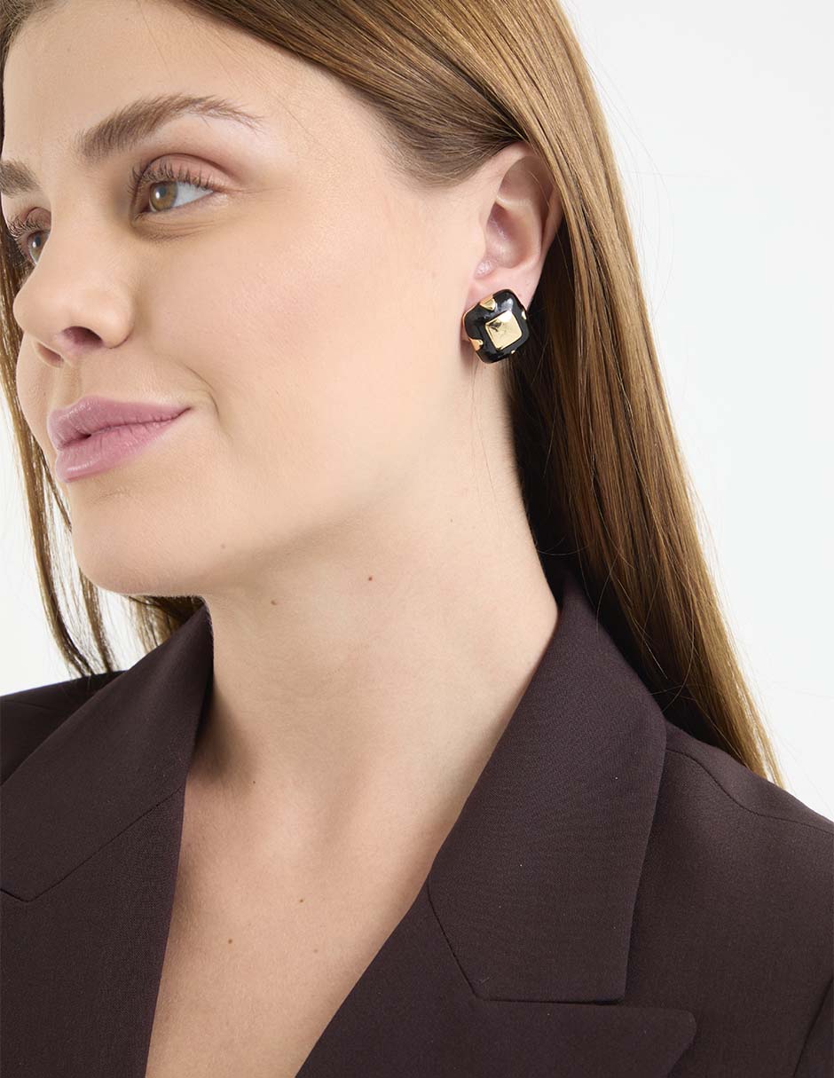 Aretes cuadrados con acabado brillante 4