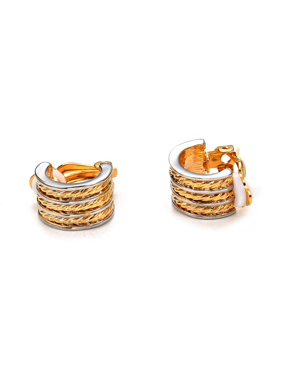 Aretes cortos con acabado brillante 3