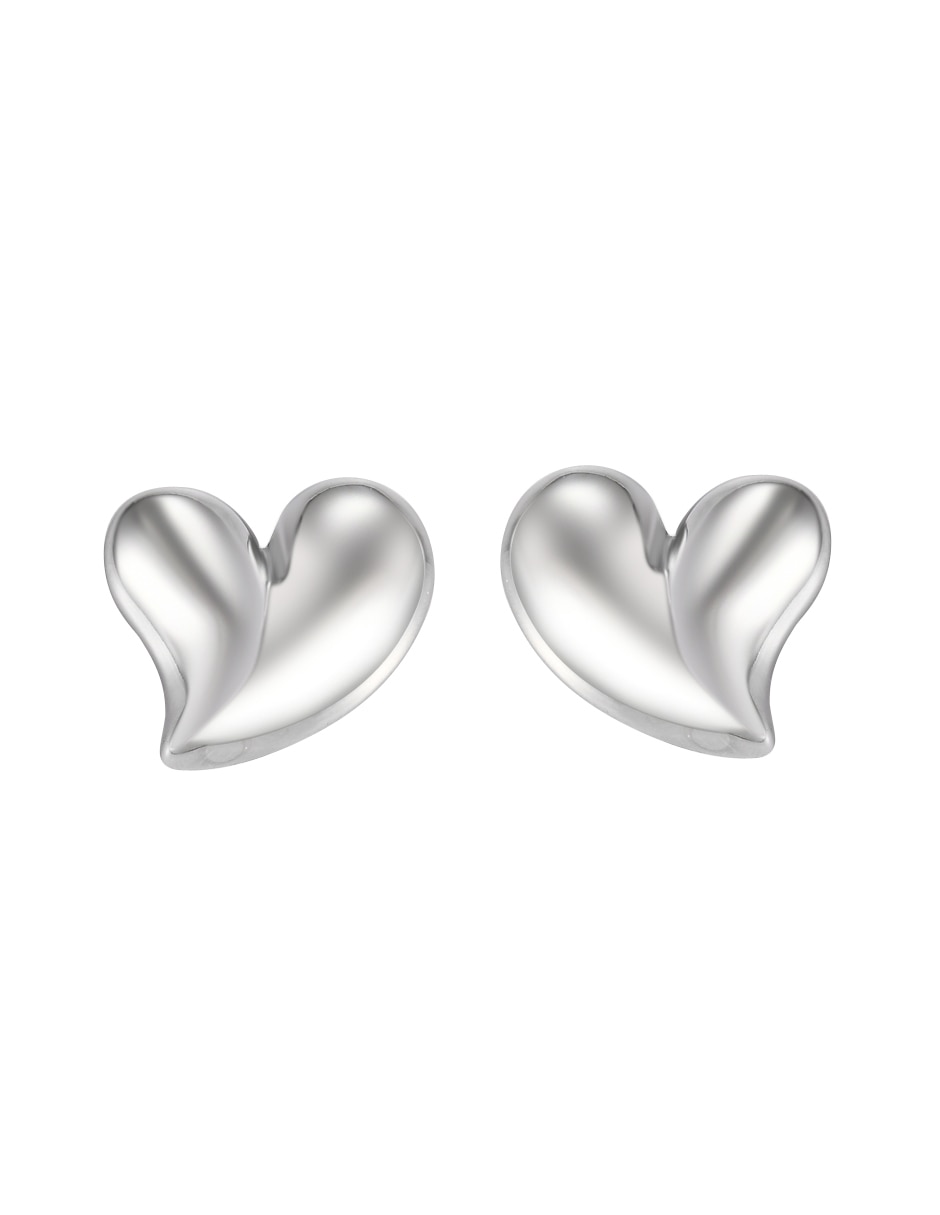 Aretes corto de corazón con acabado brillante