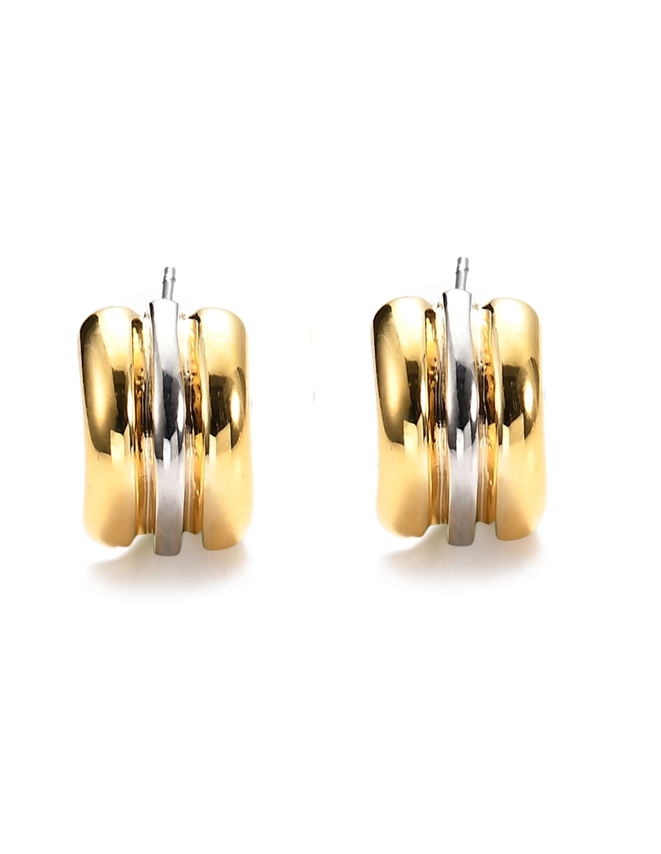 Aretes cortos con acabado brillante