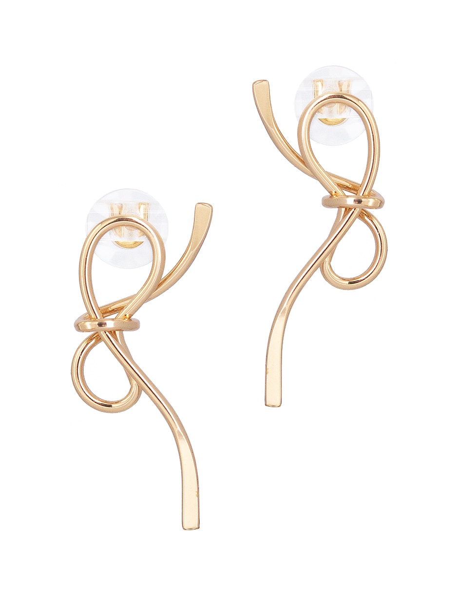 Aretes largos de moño con acabado lustre