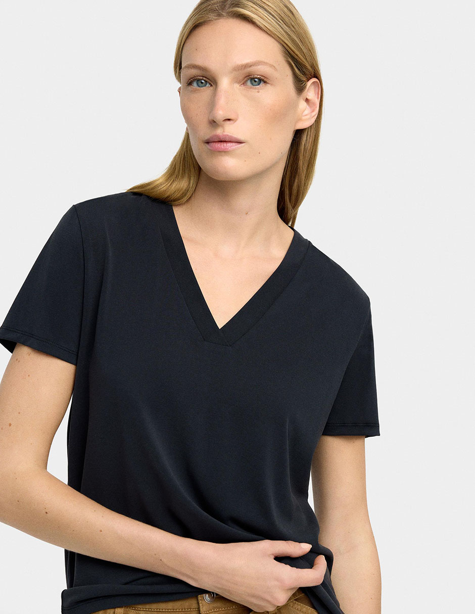 Playera manga corta cuello V para mujer 2