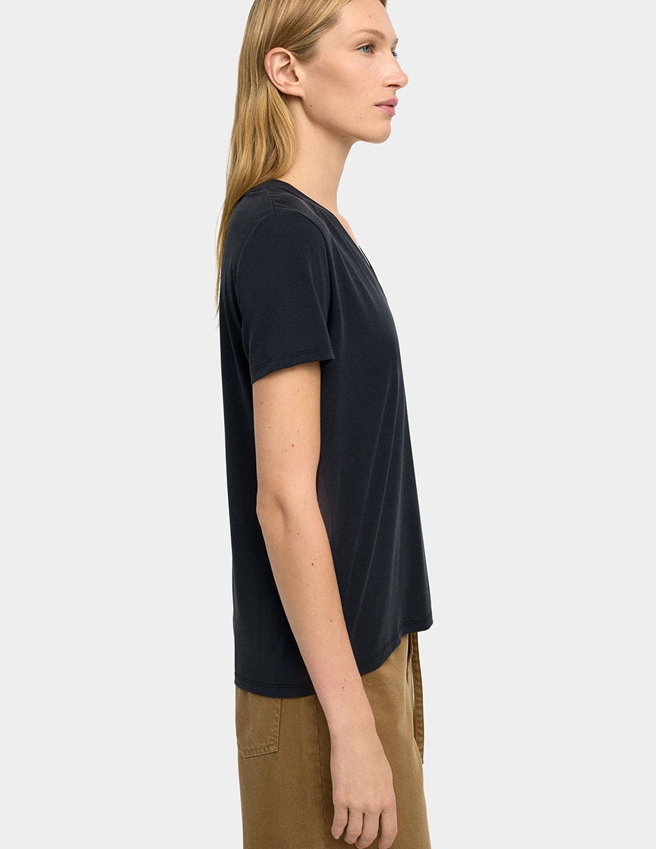 Playera manga corta cuello V para mujer 3