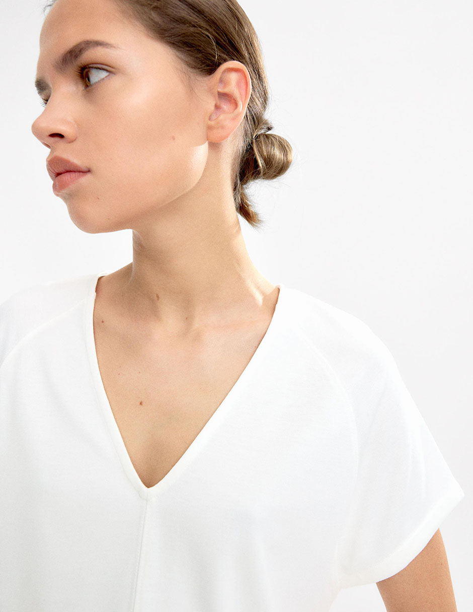 Playera manga corta cuello V para mujer 5