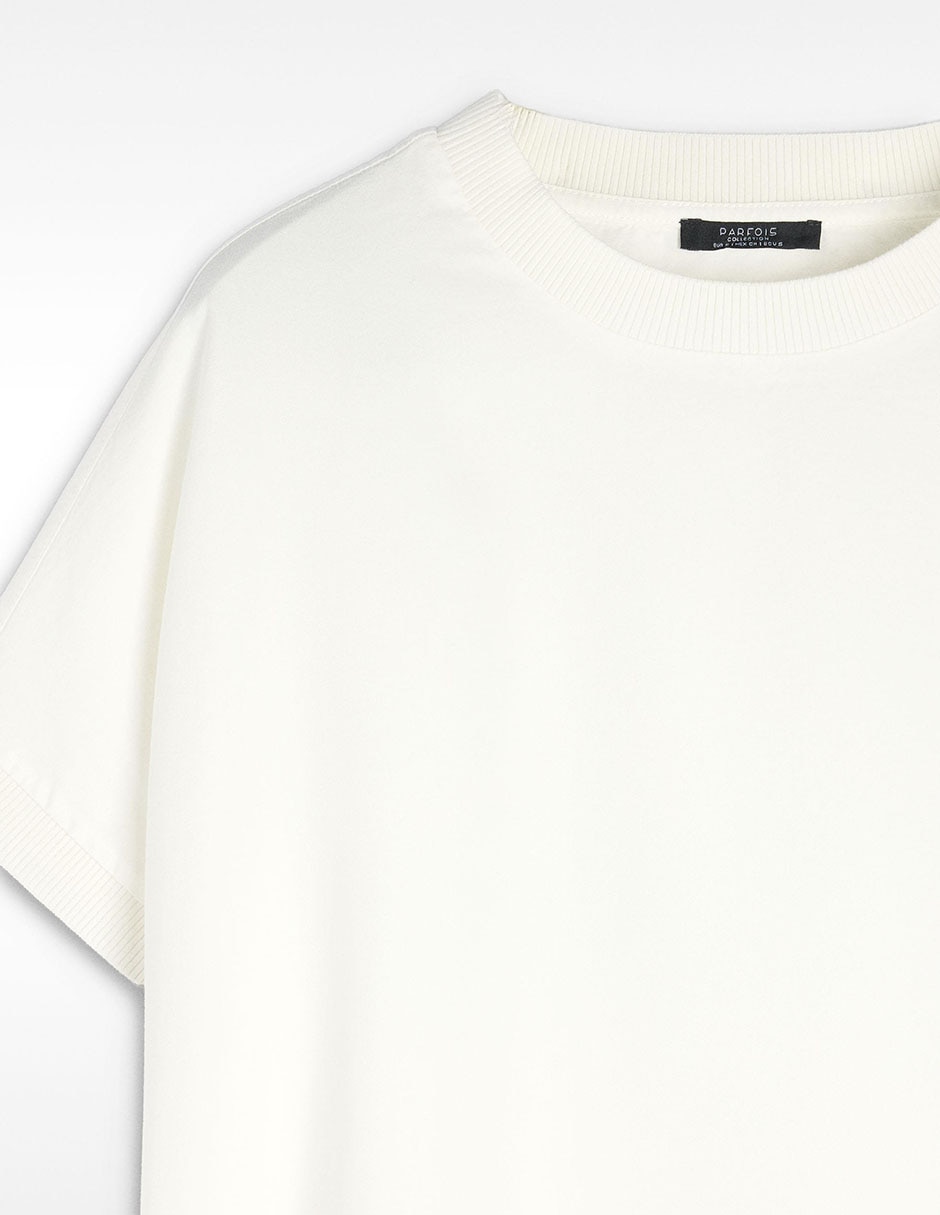 Top cuello redondo escote regular 6
