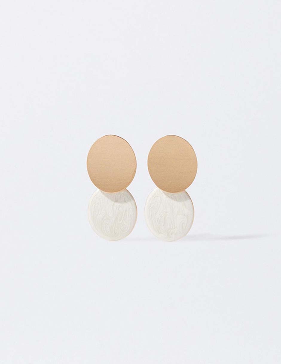 Aretes largos con acabado brillante