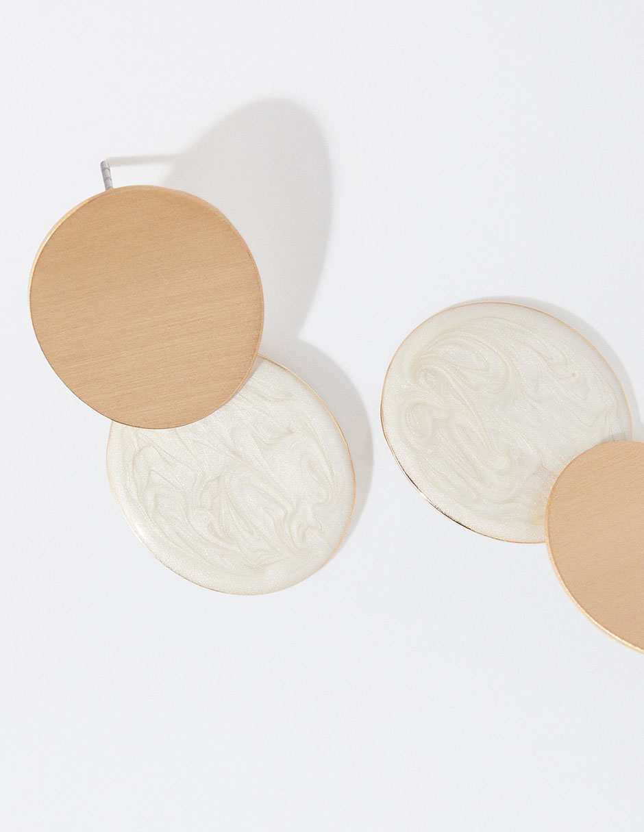 Aretes largos con acabado brillante 3