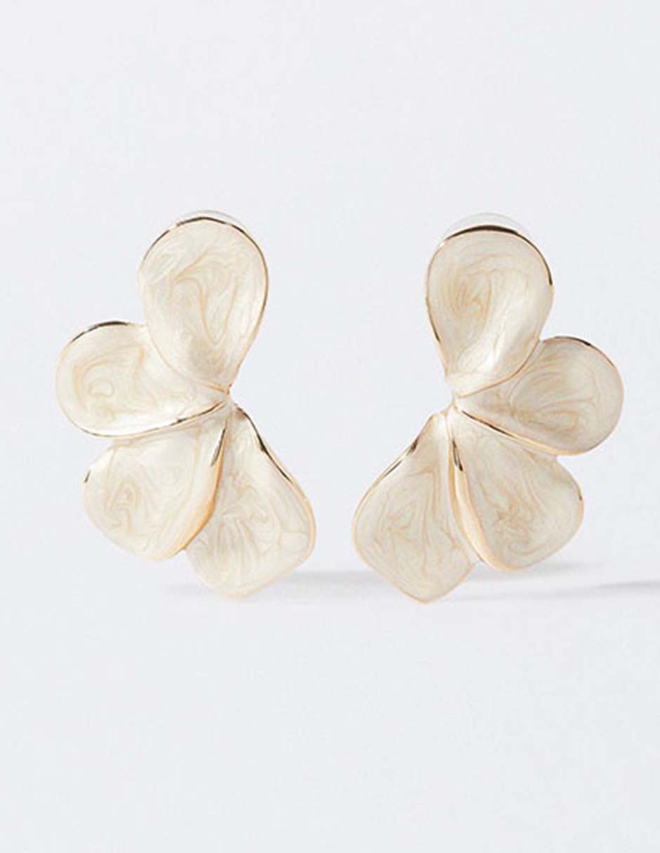 Aretes largos con acabado brillante