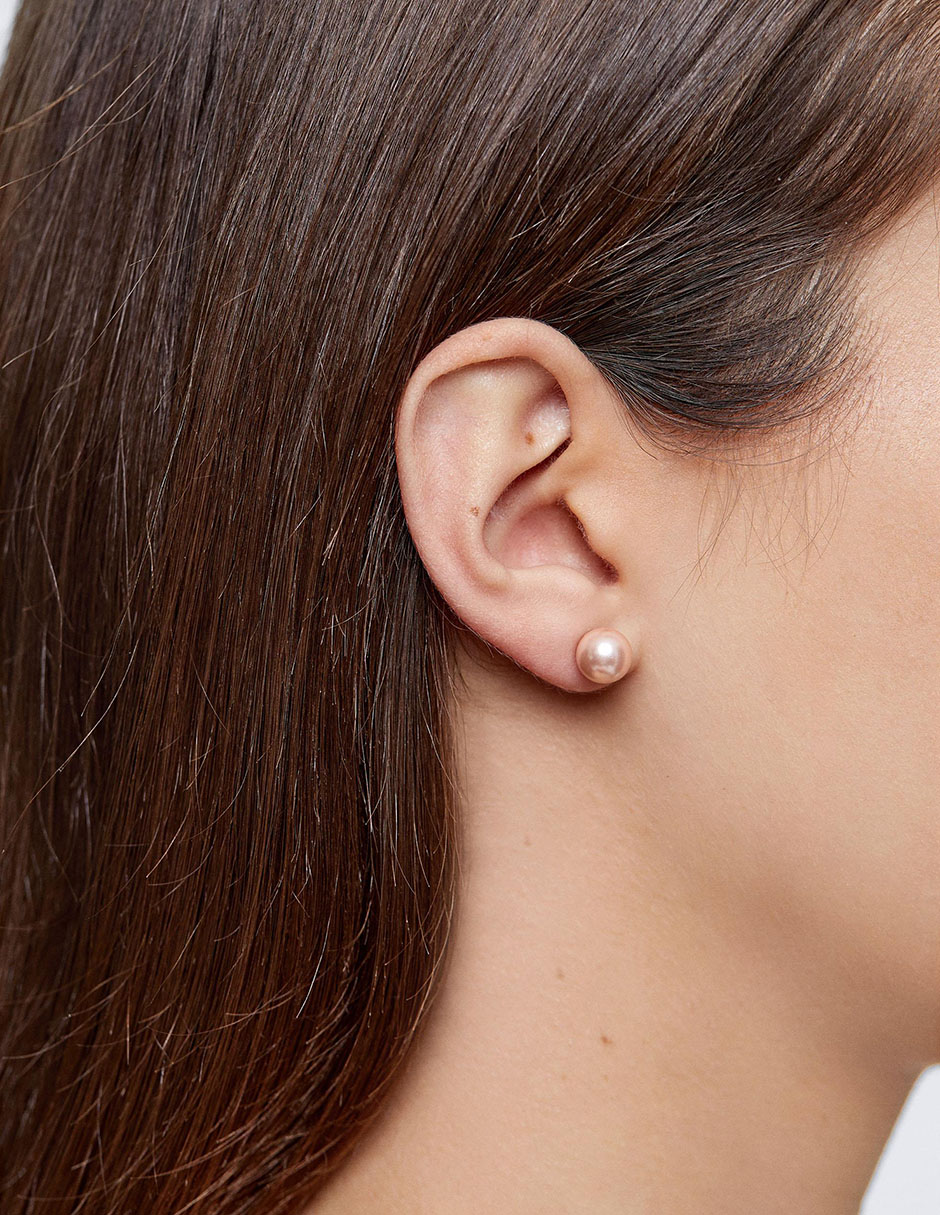 Set de aretes redondos con acabado brillante 2