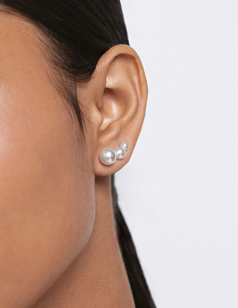 Set de aretes redondos con acabado brillante 2