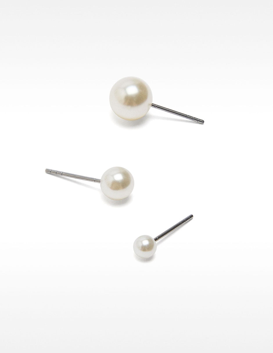 Set de aretes redondos con acabado brillante 3