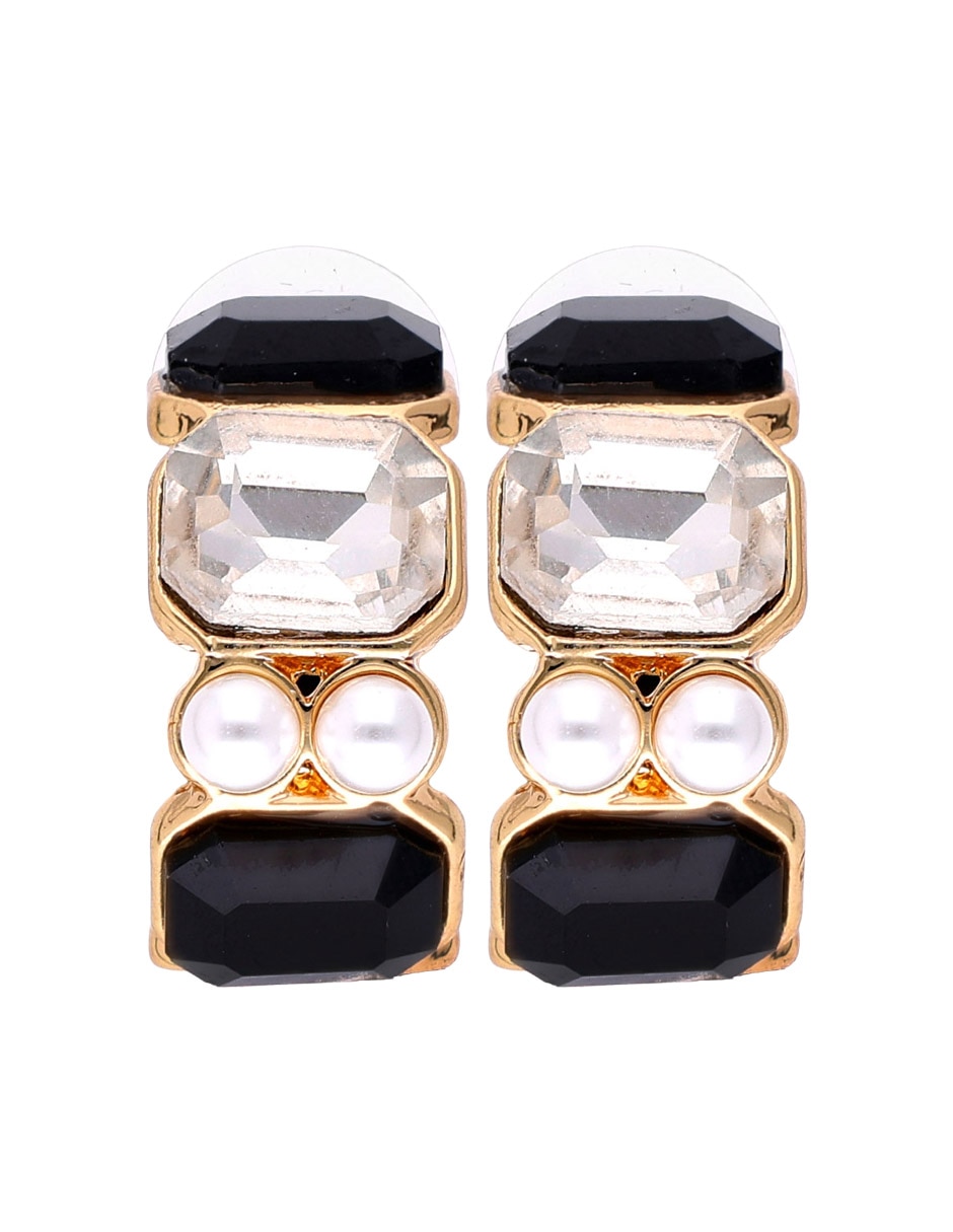 Aretes cortos con acabado brillante