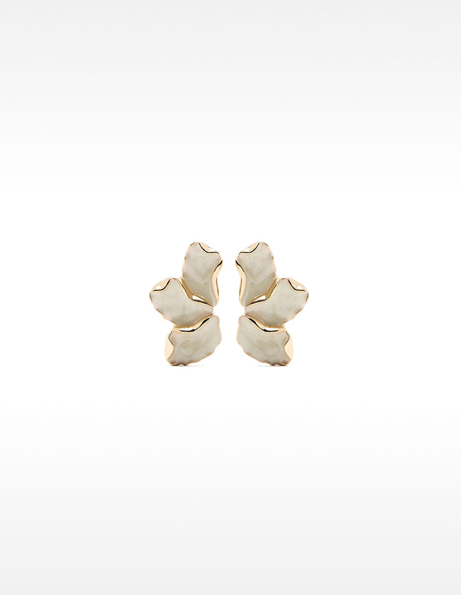 Aretes con acabado texturizado