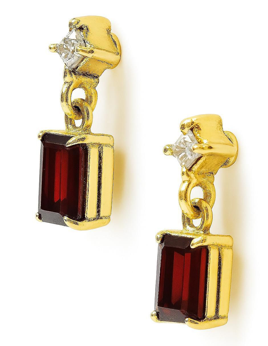 Aretes cortos de oro amarillo 14 K con acabado pulido granate 2