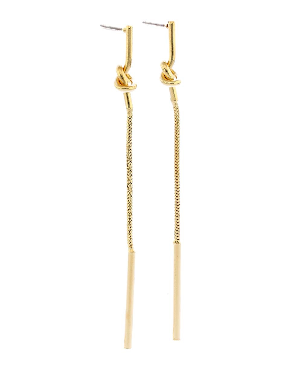 Aretes largos con acabado texturizado 2