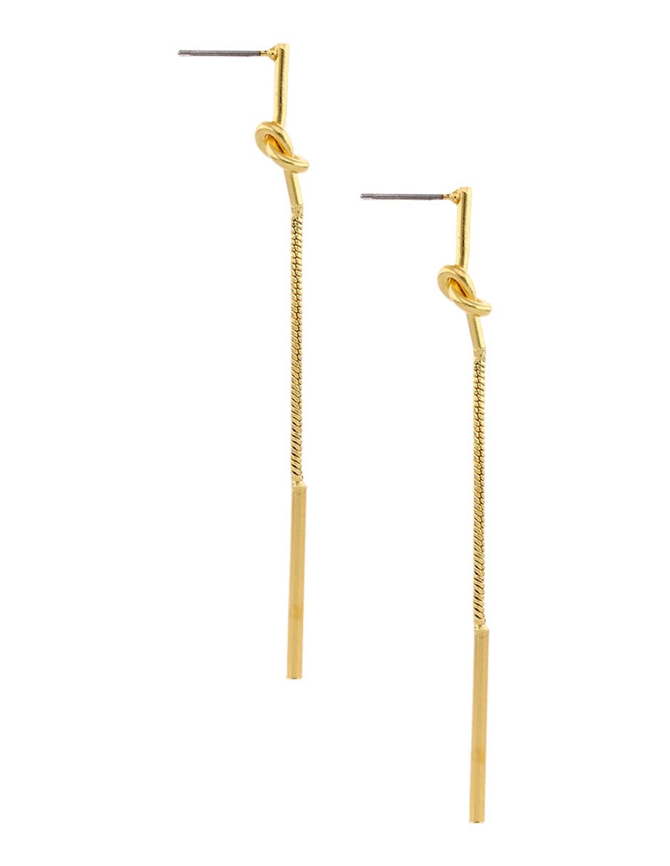 Aretes largos con acabado texturizado 3