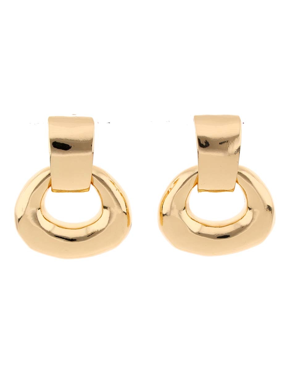 Aretes largos con acabado brillante