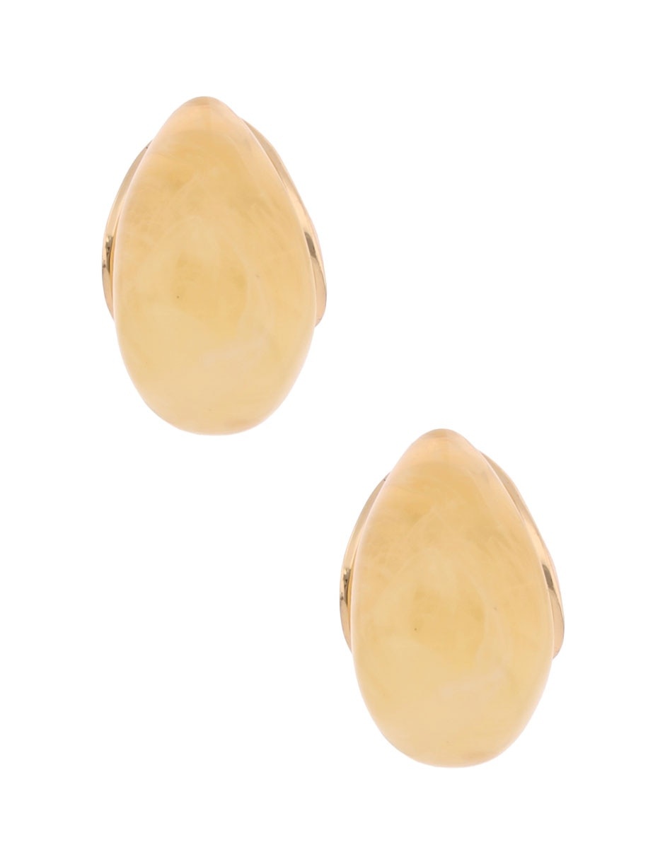 Aretes cortos con acabado liso