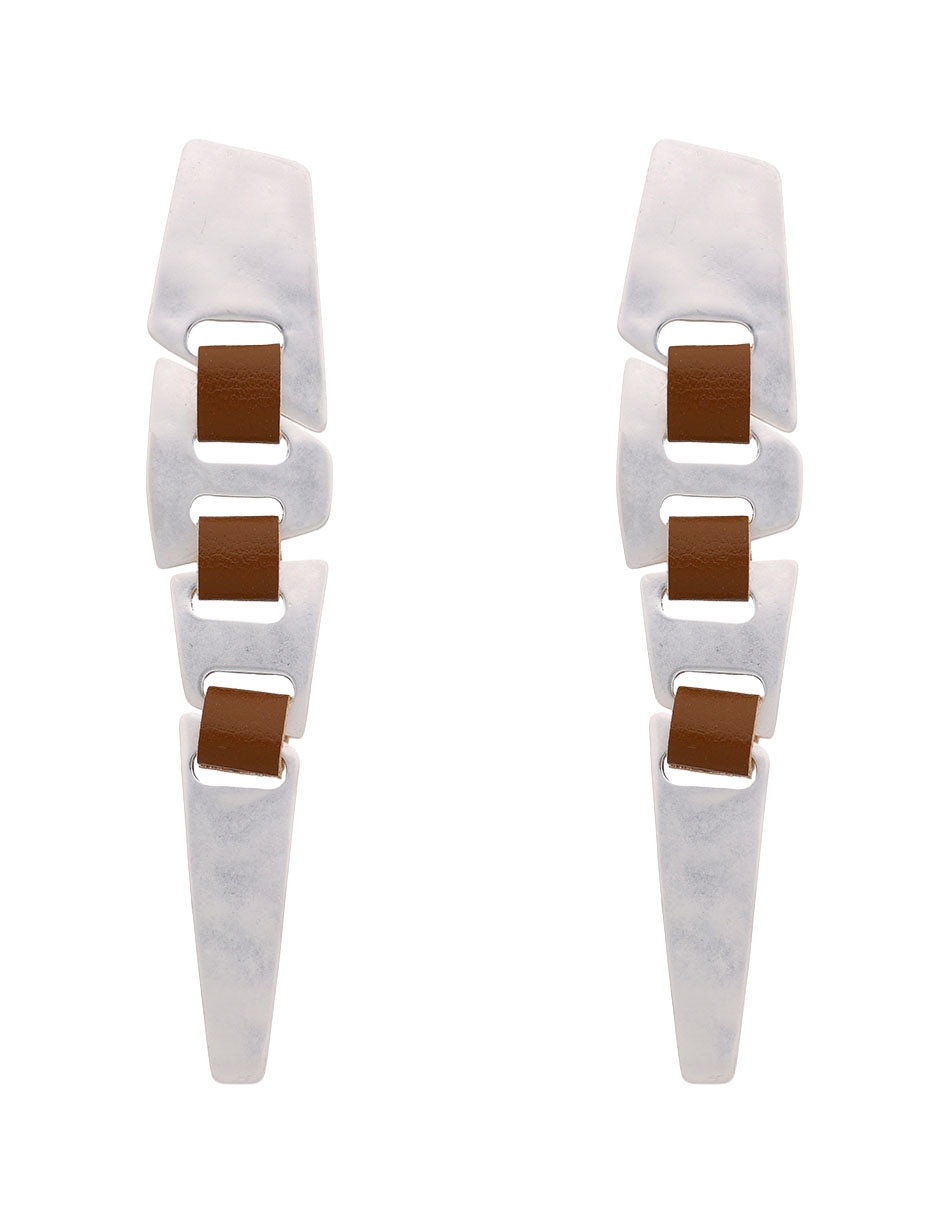 Aretes largos con acabado mate