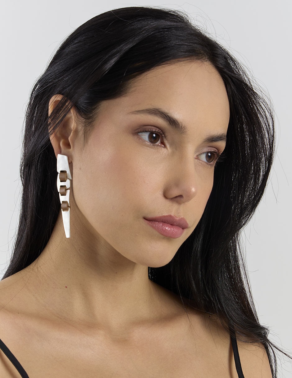 Aretes largos con acabado mate 4
