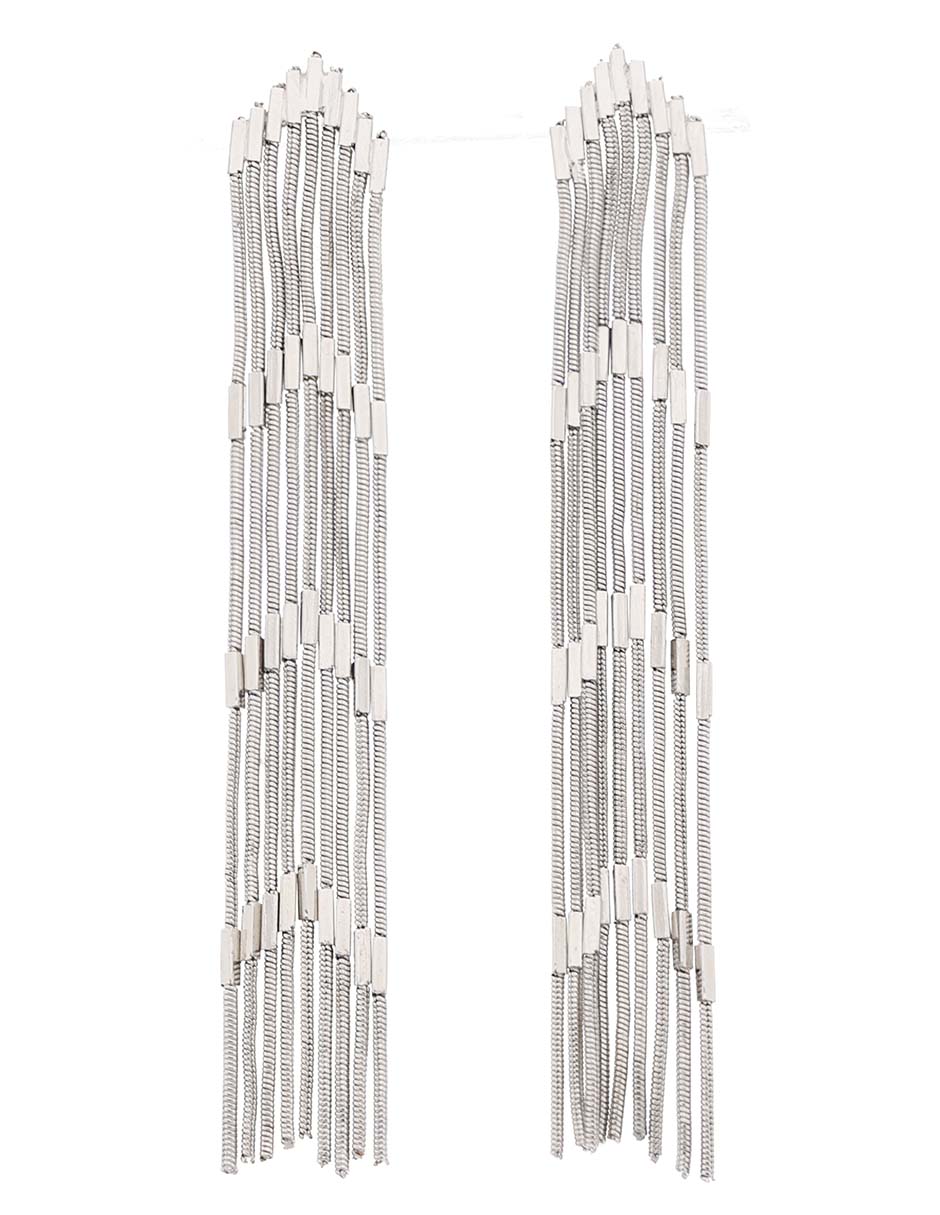 Aretes largos con acabado brillante