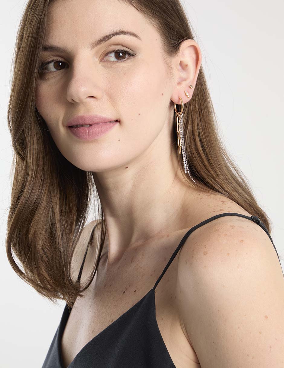 Aretes largos con acabado brillante 4