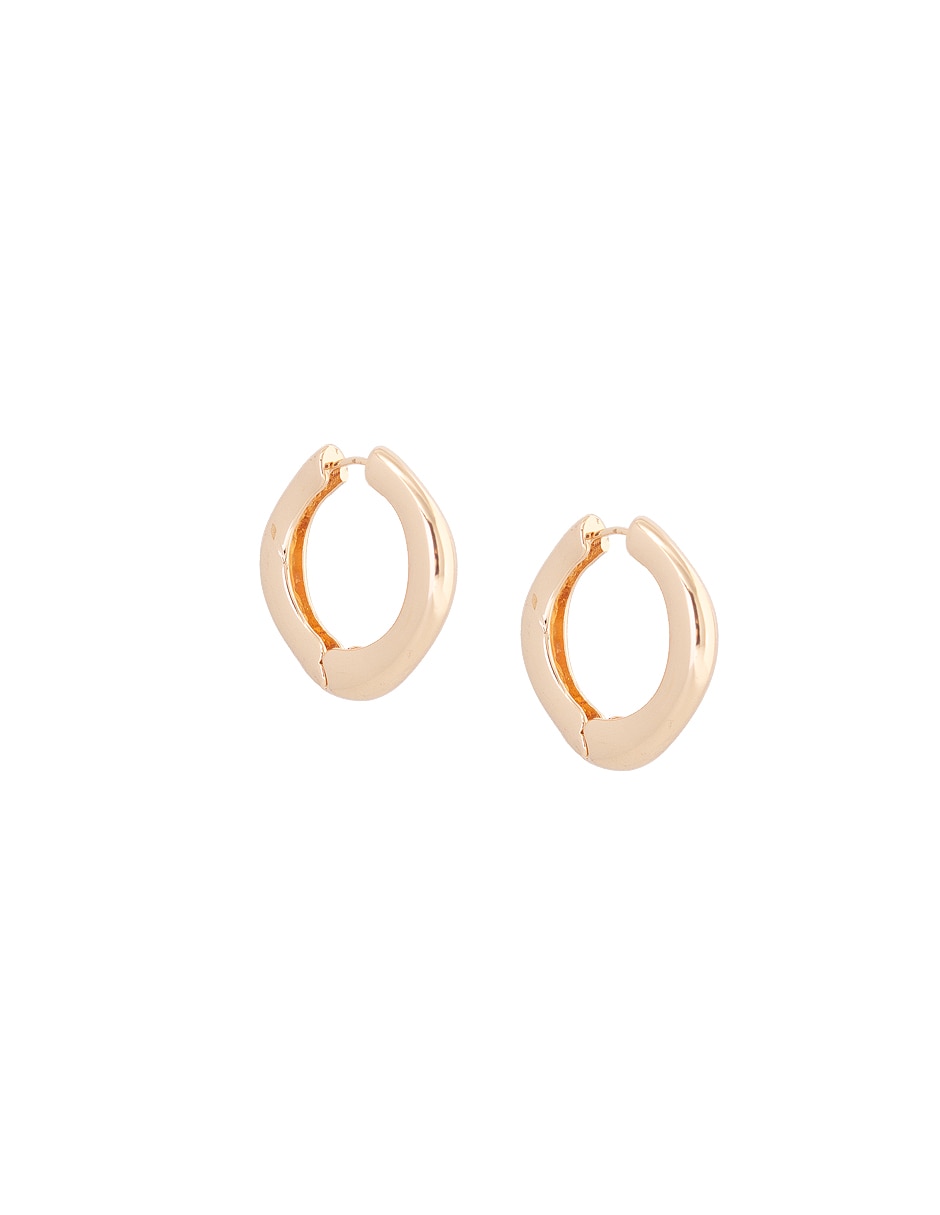 Aretes cuadrados con acabado lustre