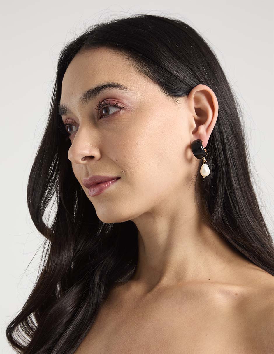 Aretes largos con acabado brillante 4