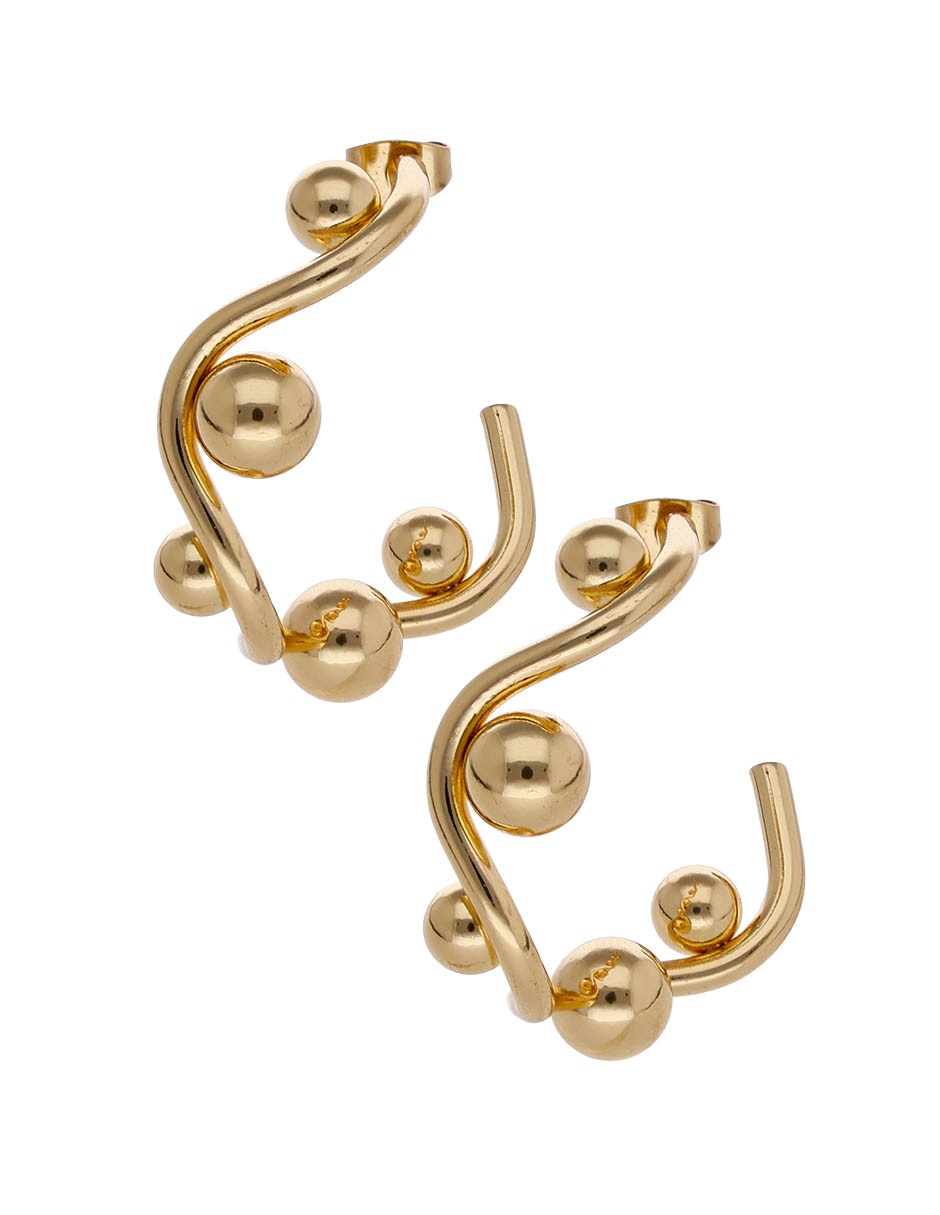 Aretes largos con acabado liso