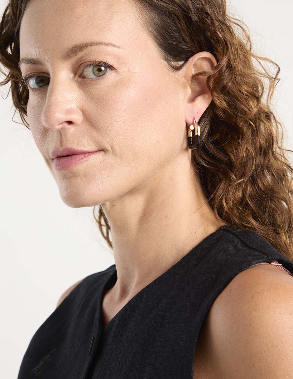 Aretes cortos cuadrados con acabado liso 4