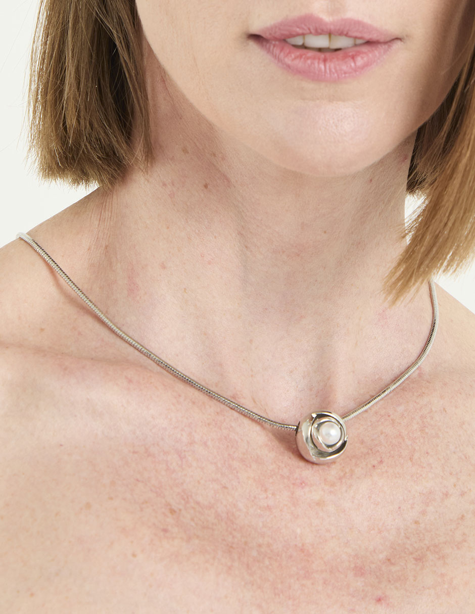 Collar con dije de flor 3