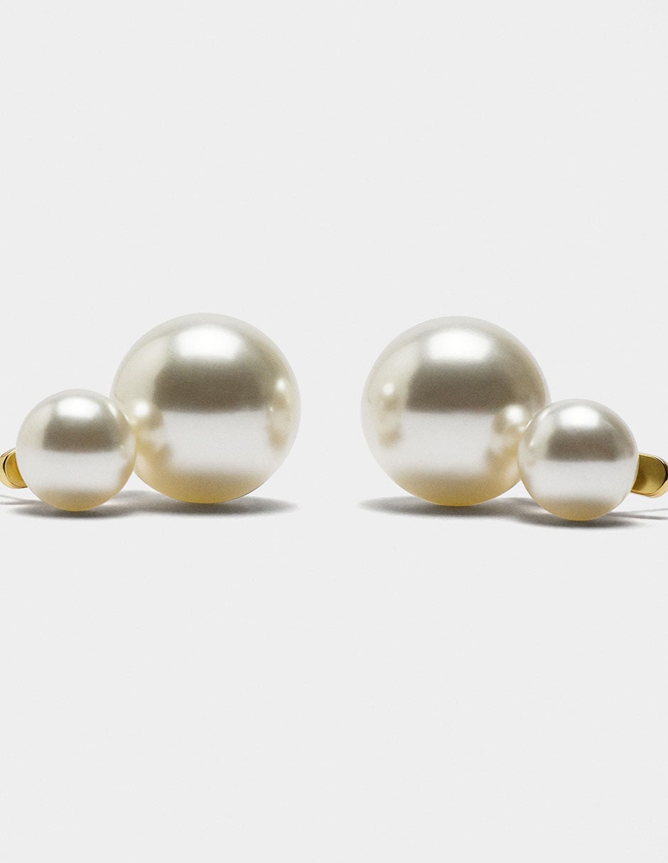 Aretes cortos redondos Stay Mixed con acabado brillante perla 3