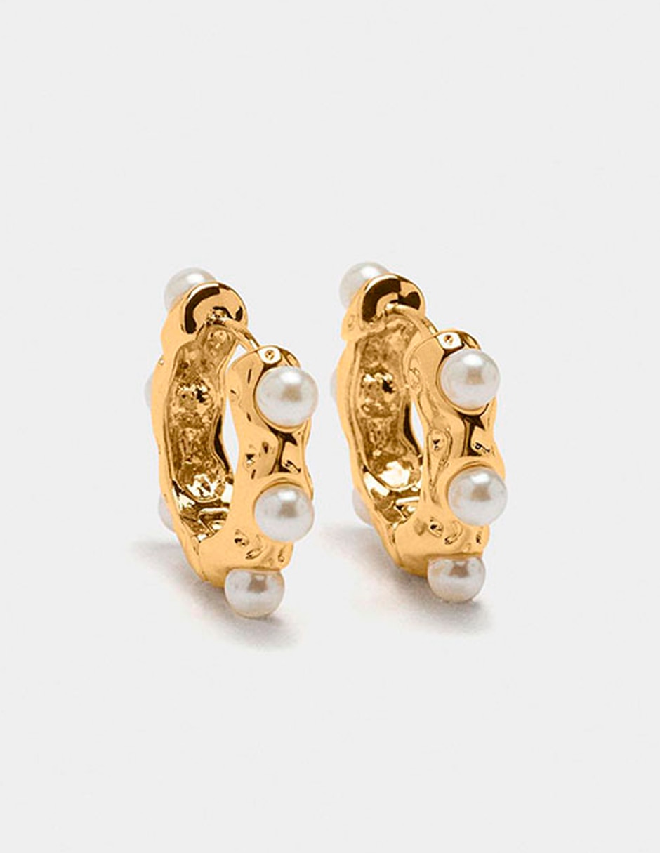 Arracadas Stay Classy con acabado pavé perla