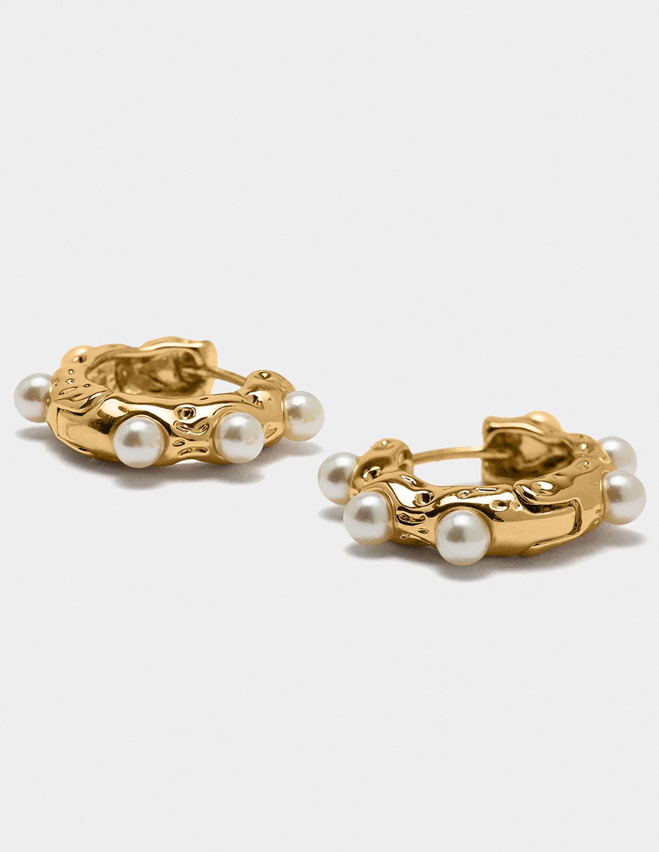 Arracadas Stay Classy con acabado pavé perla 2