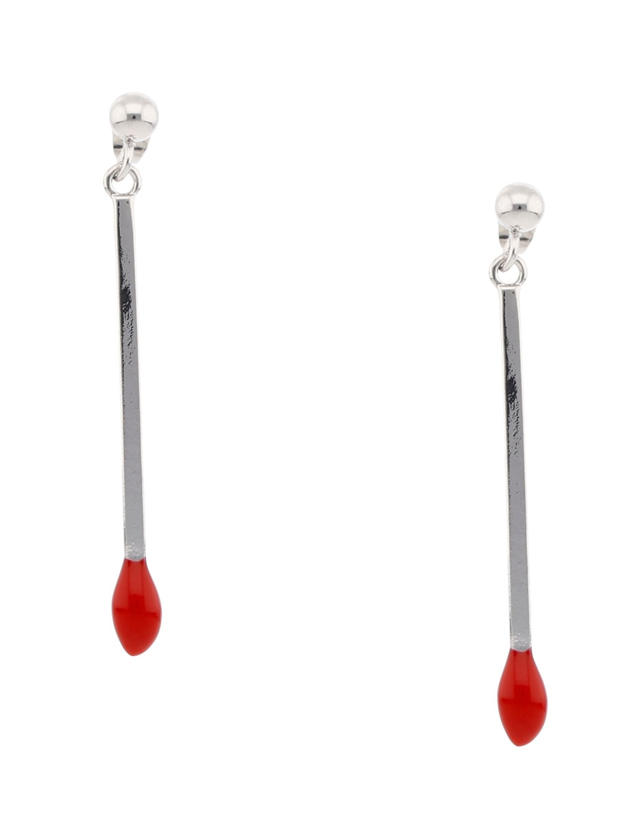 Aretes largos con acabado brillante