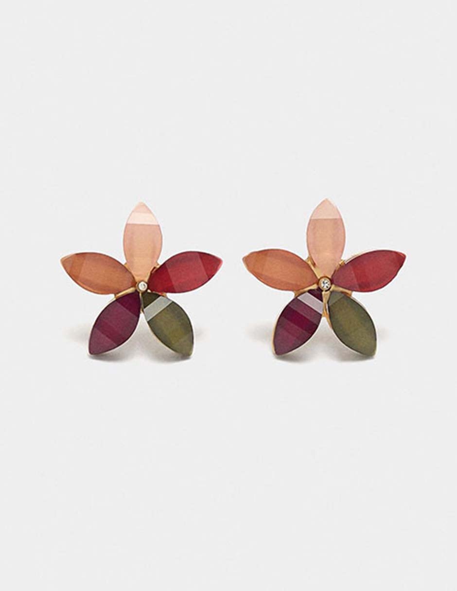 Aretes cortos de flor con acabado pavé