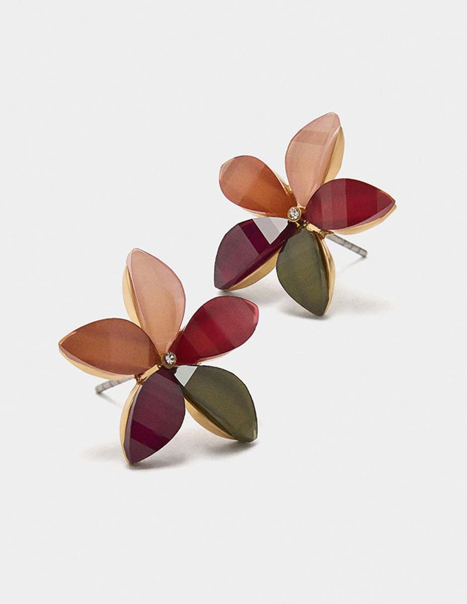 Aretes cortos de flor con acabado pavé 2