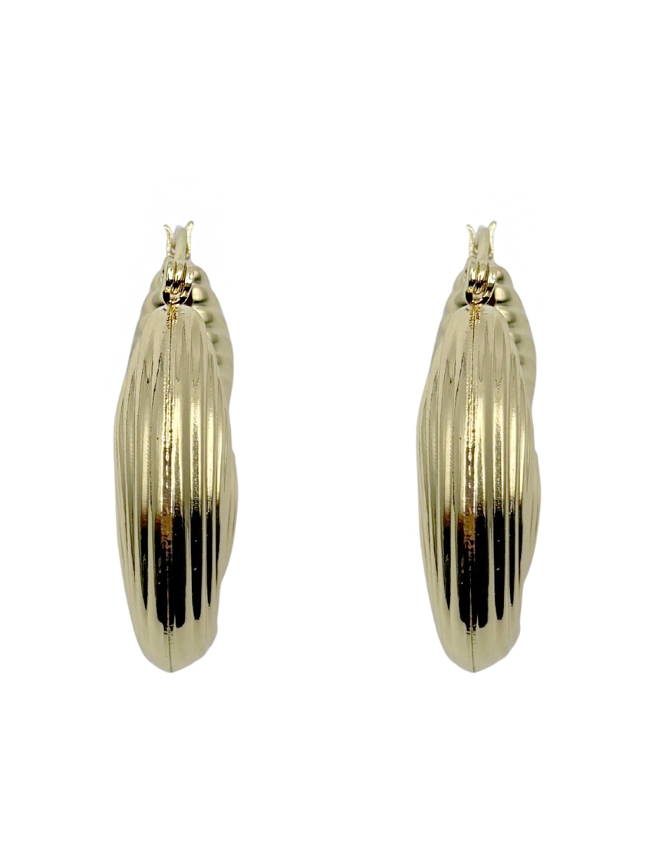 Aretes huggies de caracol con acabado brillante 7