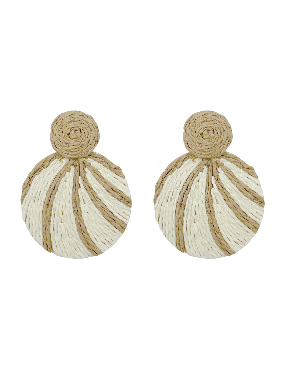 Aretes largos circulares con acabado texturizado