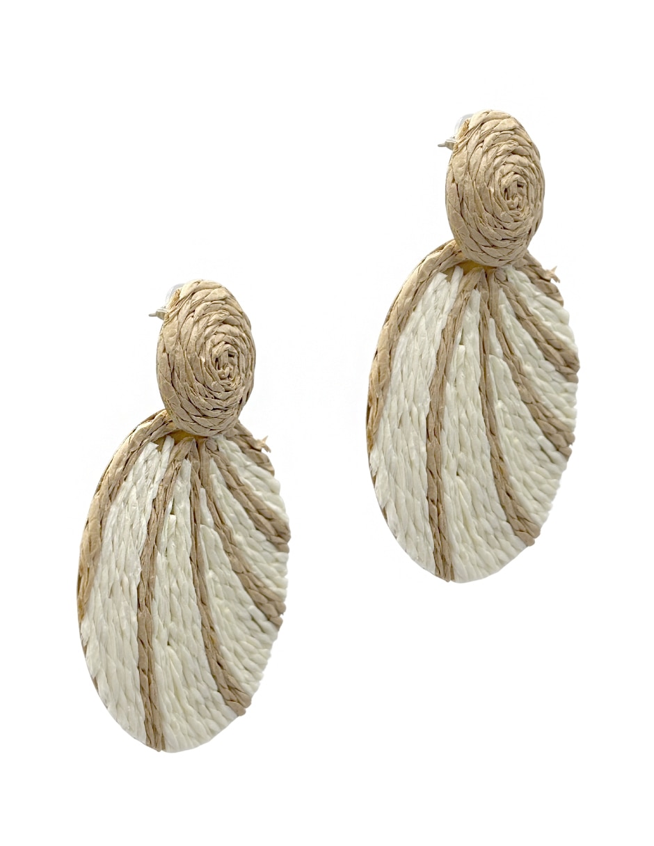 Aretes largos circulares con acabado texturizado 3