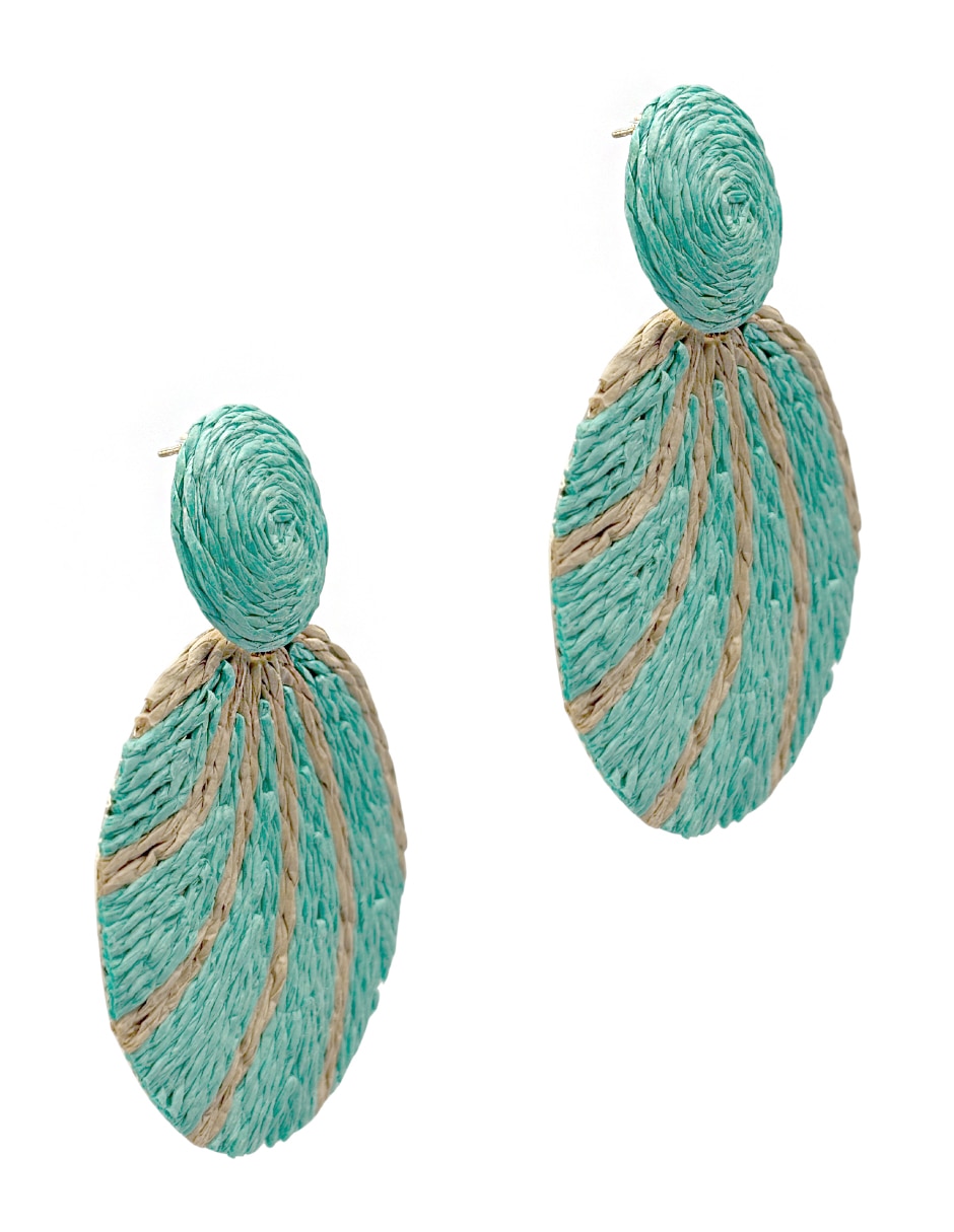 Aretes largos con acabado texturizado 3