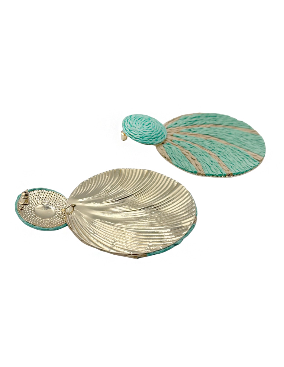 Aretes largos con acabado texturizado 4