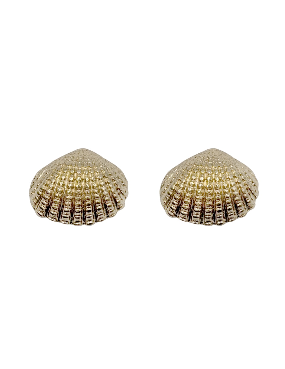Aretes cortos de concha acabado martillado