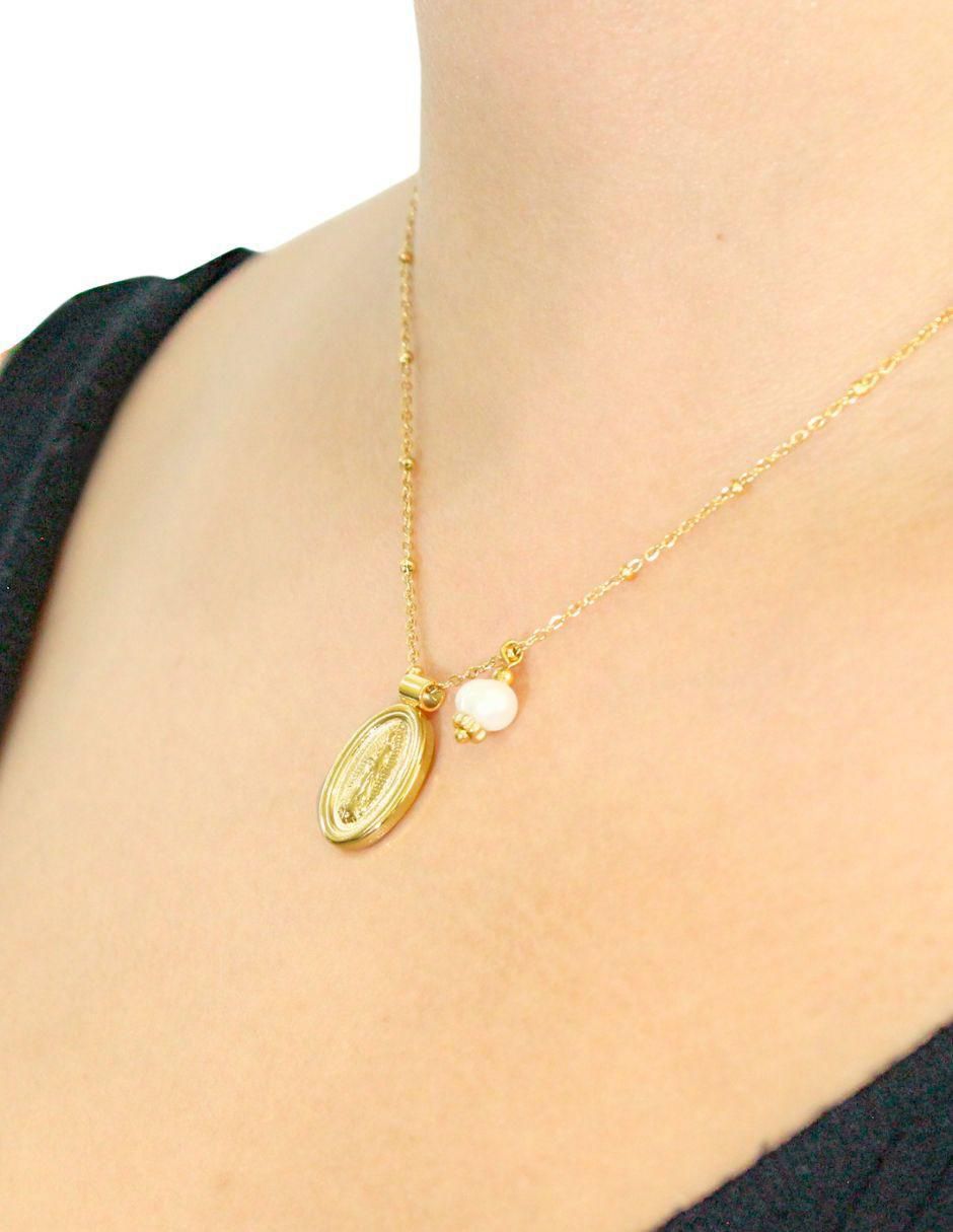 Collar con dije ovalado 2