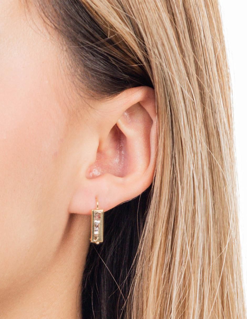 Aretes largos rectangulares de oro 10 k con acabado brillante zirconia 2