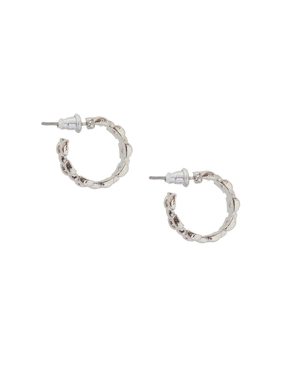 Arete corto circular de metal con acabado lustre 2