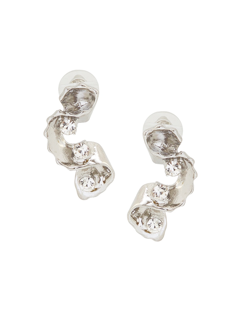 Aretes largos con acabado brillante